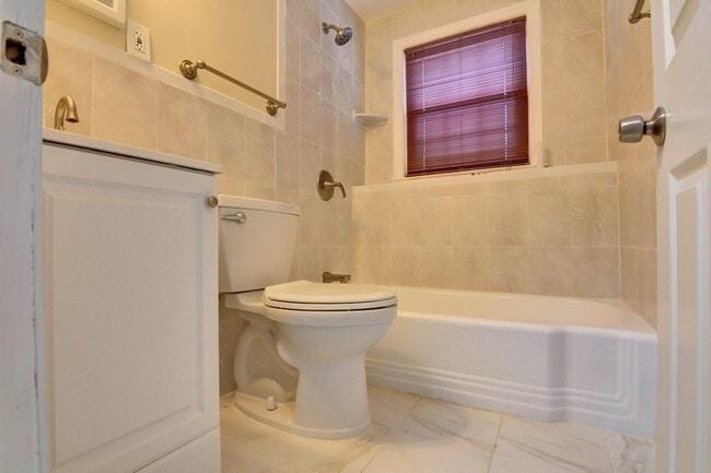 Building Photo - 27 Trull St