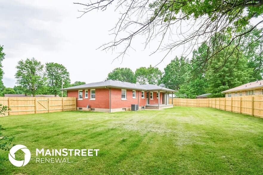 Building Photo - 2 Addison Ct