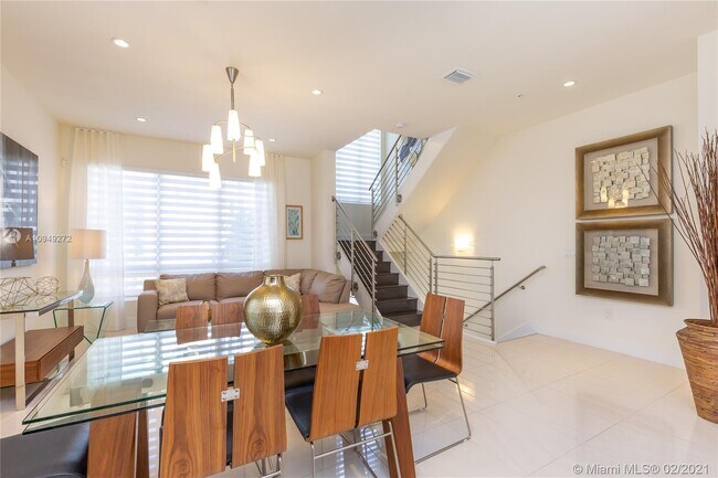 Building Photo - 6611 NW 105th Pl