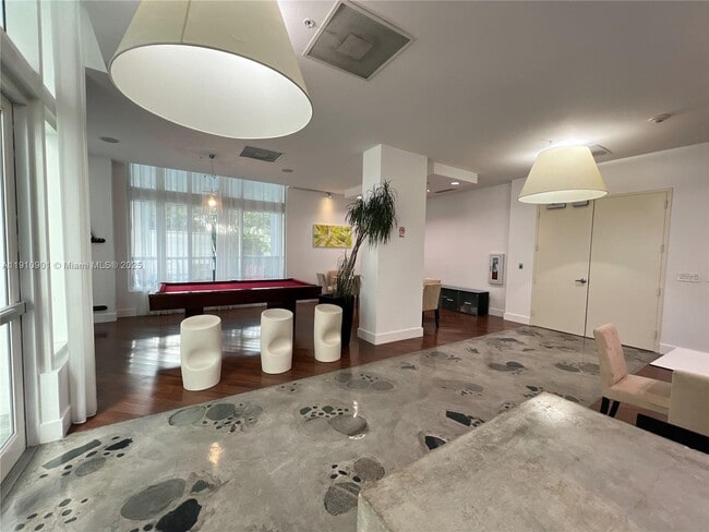 Building Photo - 234 NE 3rd St