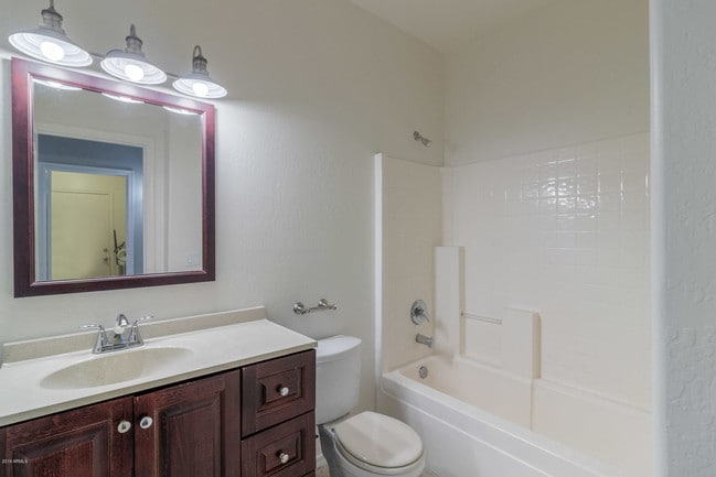 Building Photo - 230 S Pineview Pl