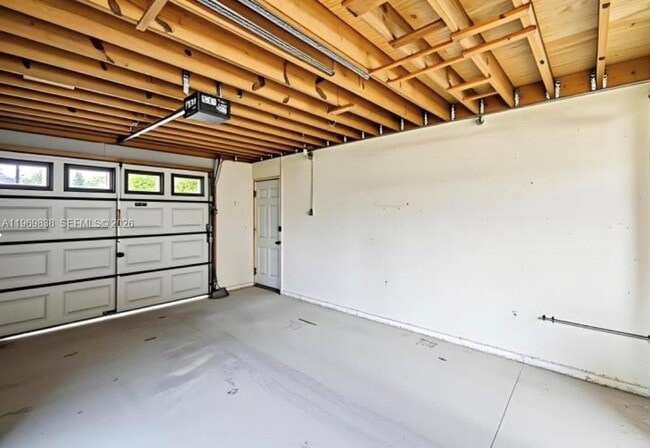 Building Photo - 816 N Golf Dr