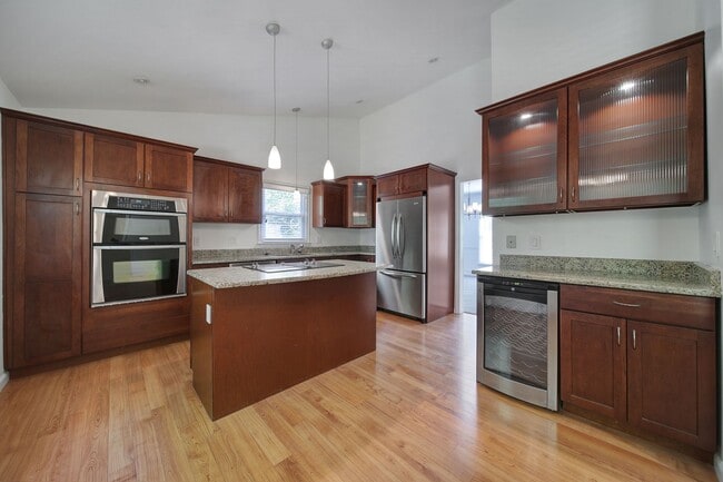 Building Photo - Charming Matthews Home for Rent!