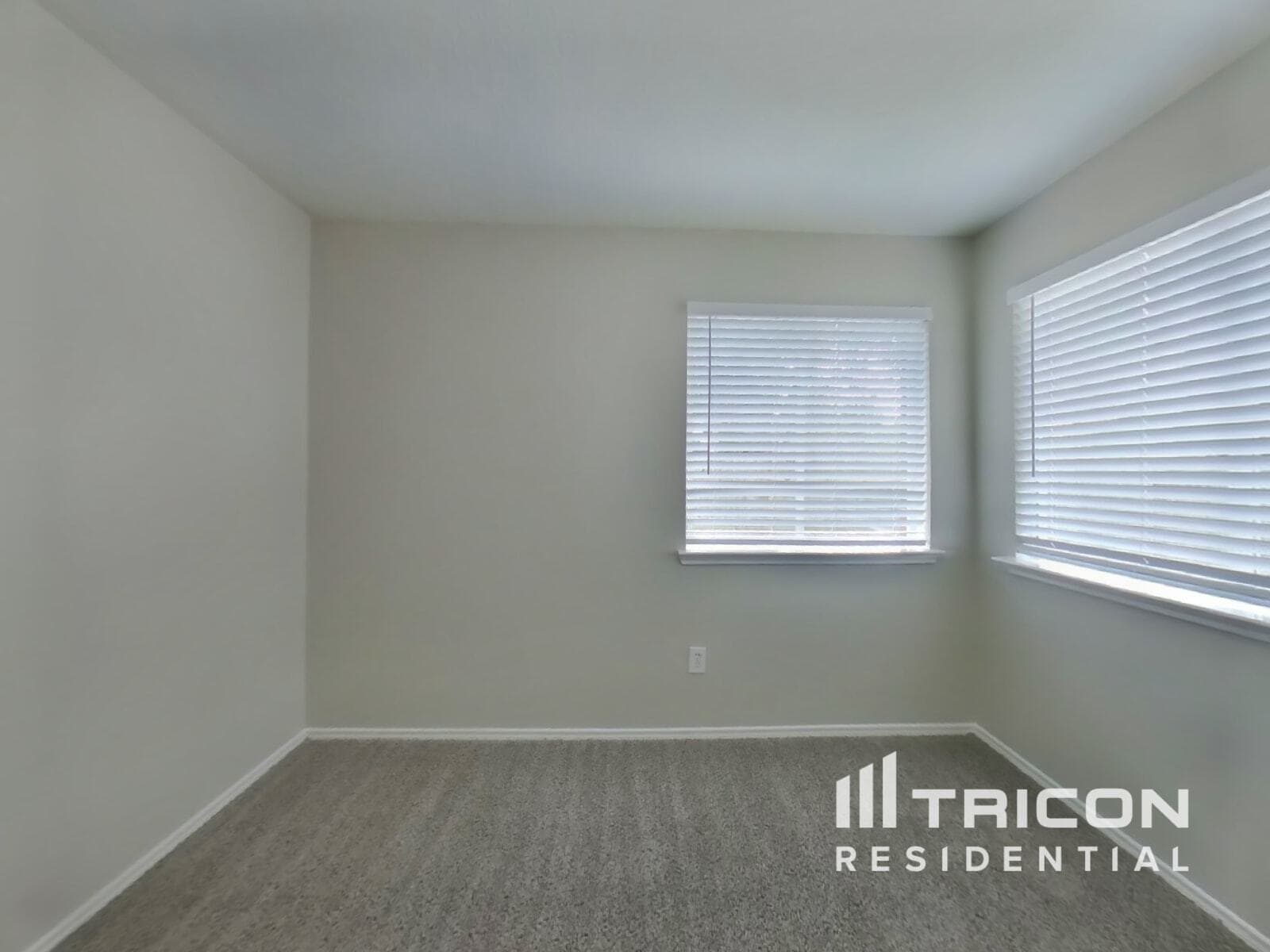 Building Photo - 1824 Old Creek Dr