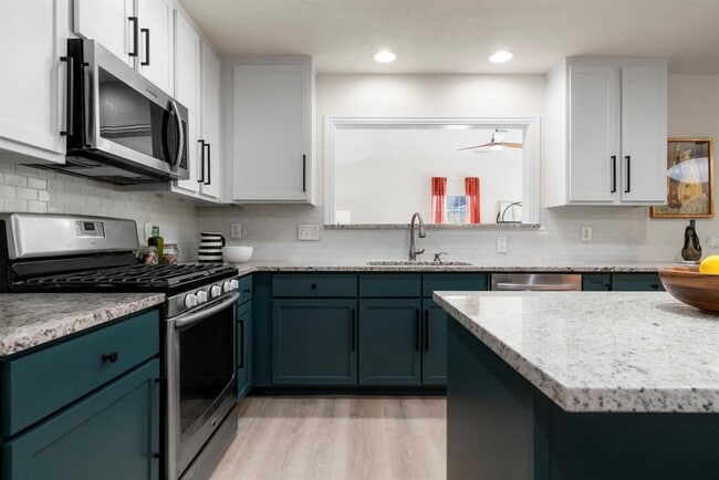 Building Photo - 5313 Wellington Dr