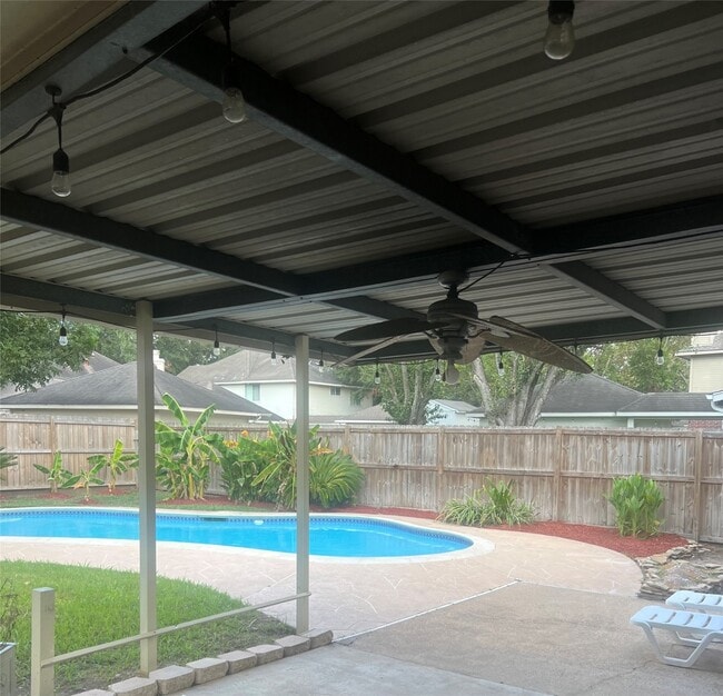 Primary Photo - 2810 White Oak Ln