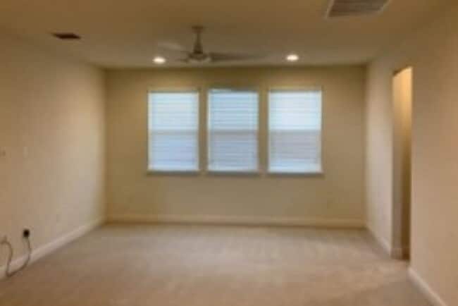 Building Photo - Spectacular  5/4 with 3 car garage home in Winter Garden