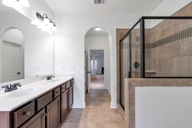 Building Photo - 2635 Azalea Bluff Dr