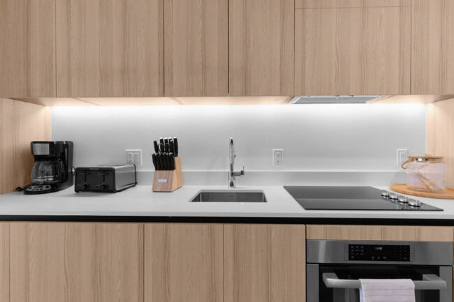 Building Photo - 225 N Miami Ave