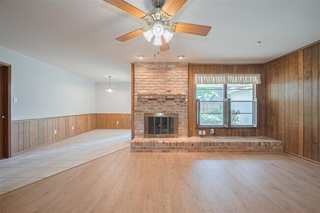 Building Photo - 2530 Bandelier Dr