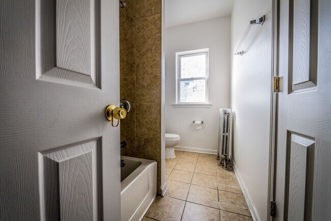 Building Photo - 8141 S Kingston Ave