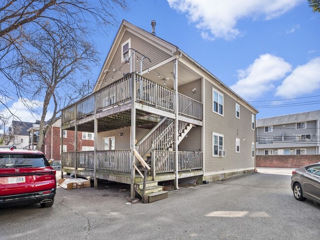 Building Photo - 145 Murdock St