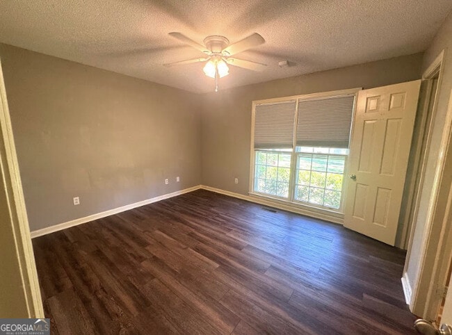 Building Photo - 427 Meadowlark Dr