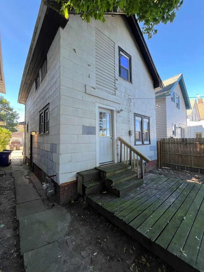 Building Photo - Cudell Area - 3 Bedroom - 1 Bath - Single ...