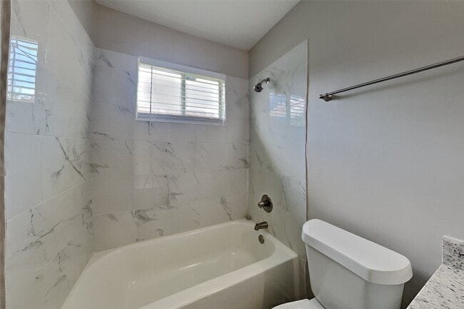 Building Photo - 6823 Heather Hollow Dr
