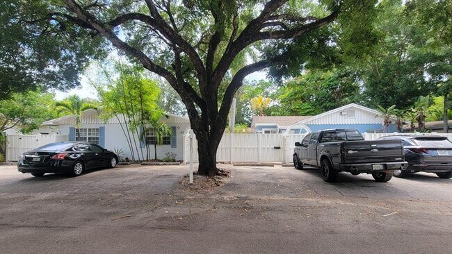 Building Photo - 618 SW 14th Terrace