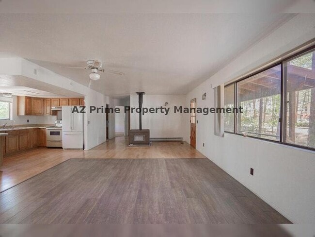 Building Photo - 5383 Glenwood Ln