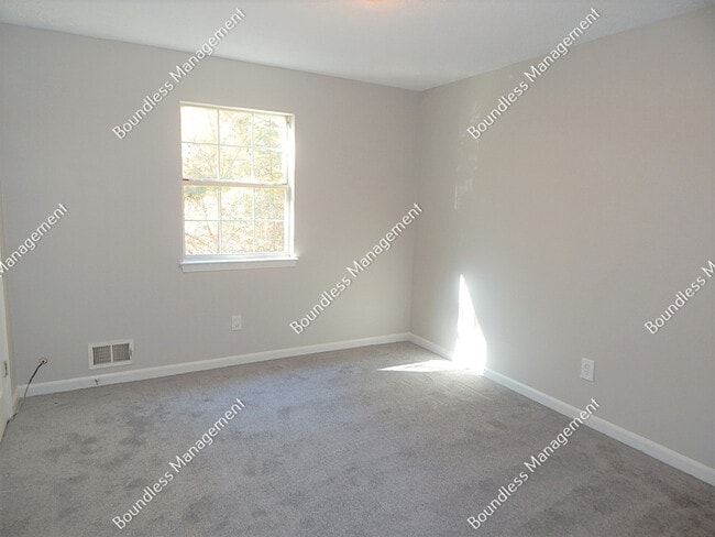 Building Photo - 7153 Woodland Cir