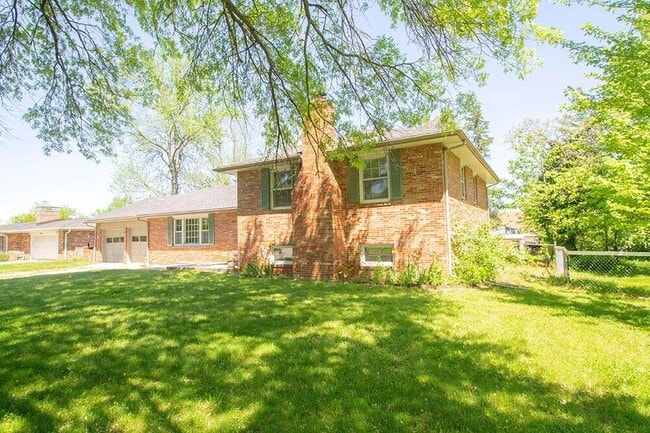 Building Photo - 2207 Bushnell Dr