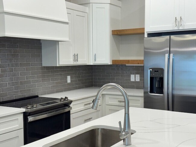Building Photo - 5021 Springwood Cir
