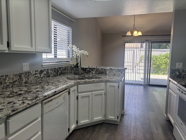 Building Photo - 2213 Camborne Dr