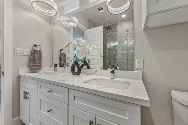 Building Photo - 4231 Elmwood St