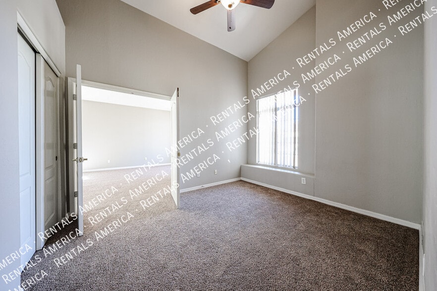 Building Photo - 13874 W Wilshire Dr
