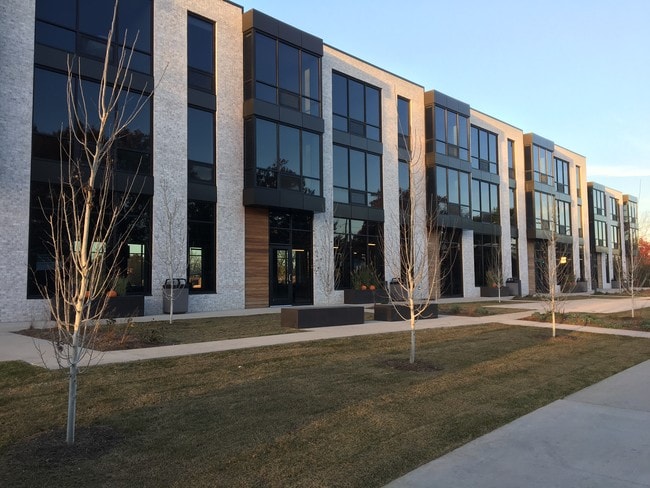 Building Photo - One University Place