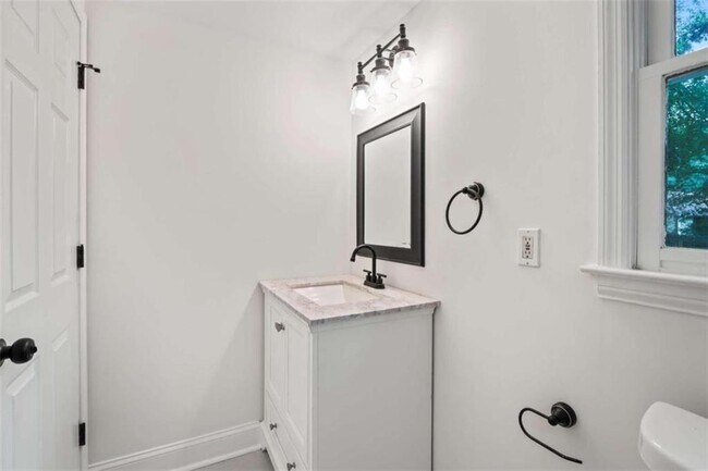 Building Photo - 2735 Defoors Ferry Rd NW