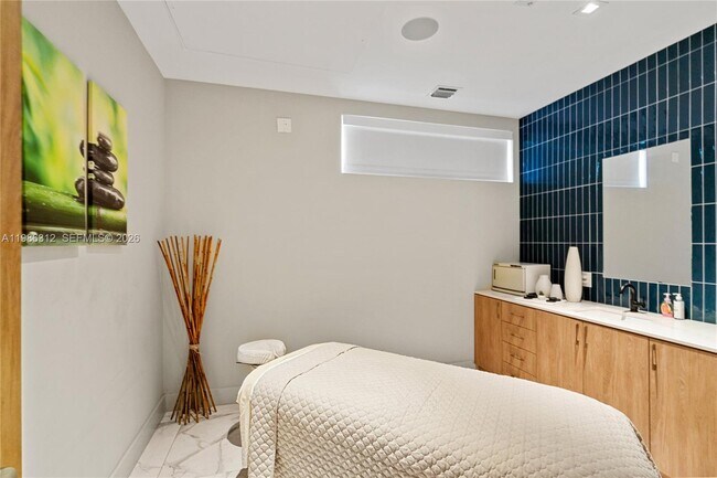 Building Photo - 90 SW 3rd St