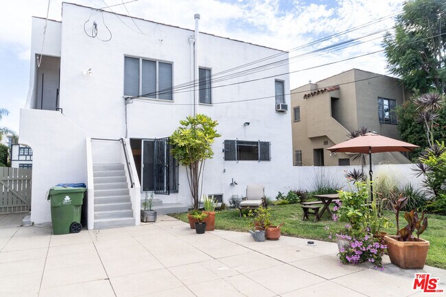 Building Photo - 1211 S Hayworth Ave