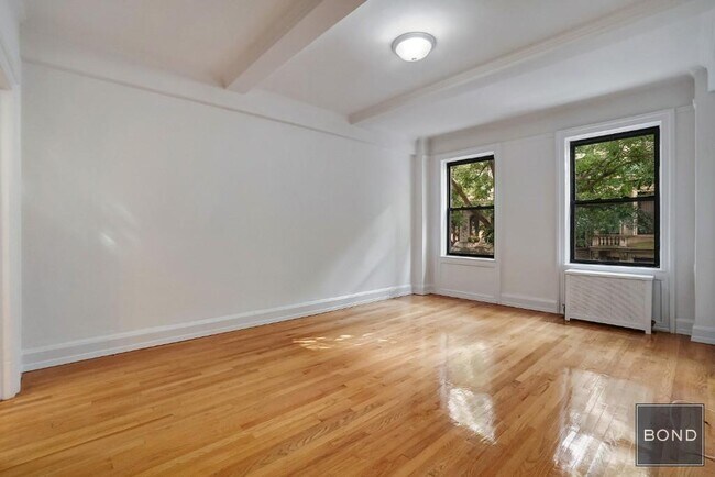 Primary Photo - 315 W 102nd St