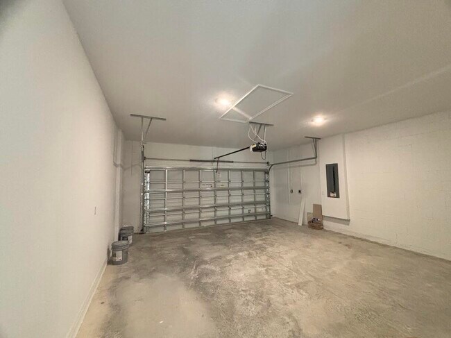 Building Photo - 9323 Lorenzo Wy