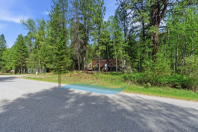 Building Photo - 1 Bedroom 1 Bath Cottage Style Studio Home with Off Street Parking Available in Sagle, Idaho!