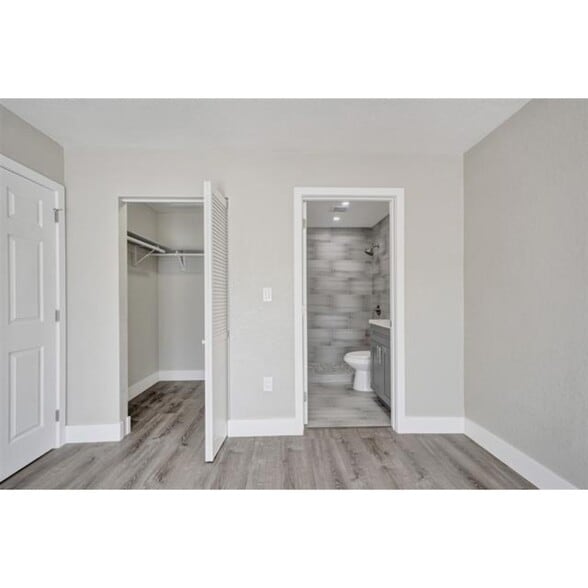 Building Photo - 2614 W 65th St