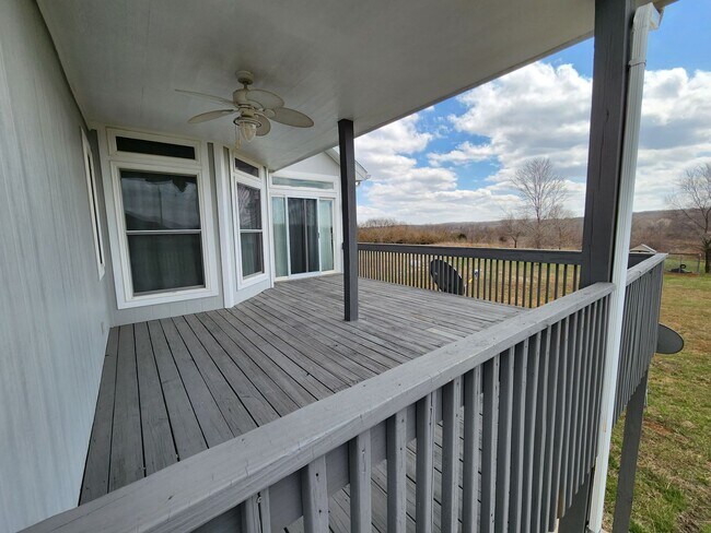 Building Photo - New price! Enjoy country living and seclus...