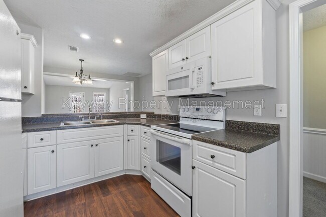 Building Photo - 109 Kousa Ln
