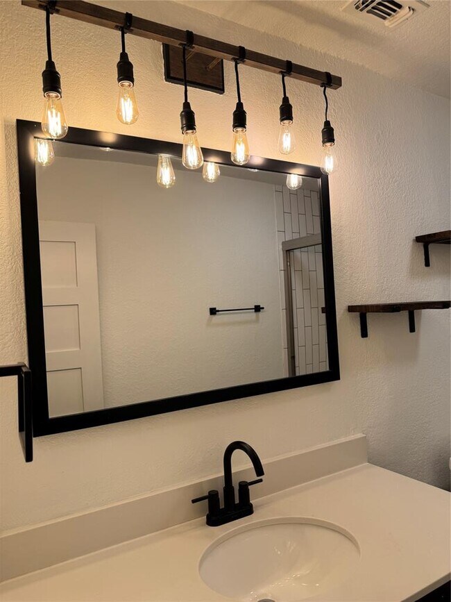 Building Photo - 2124 Burton Dr