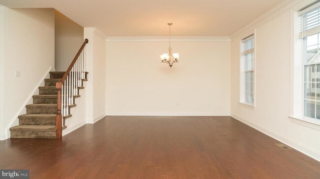 Building Photo - 2 PEACOCK Way