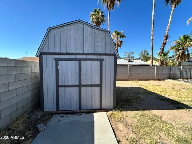 Building Photo - 9002 W Malapai Dr