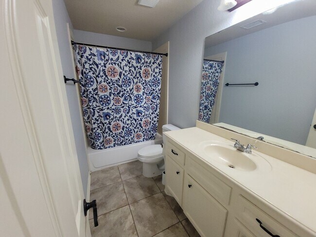Building Photo - 115 Sendero Dr