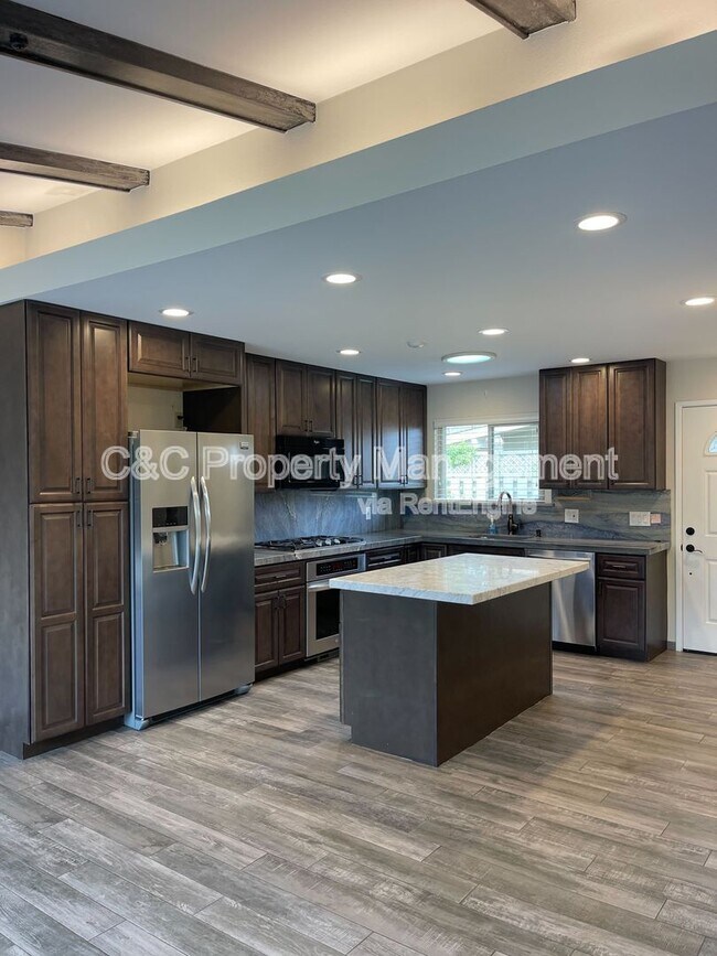 Building Photo - 211 Hacienda Carmel