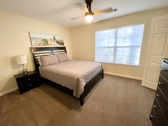 Building Photo - Furnished Two Bedroom Condo in The Reserve at Woodbridge.