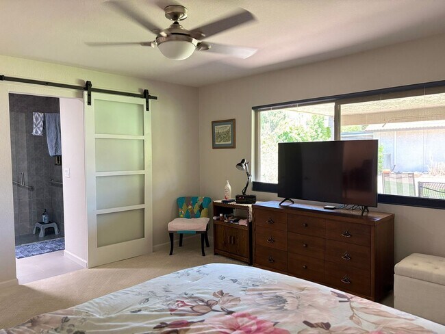 Building Photo - Beautifully updated 2 bedroom with large den/office area. In Leisure World a 45+ Active Adult Res...