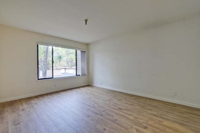 Building Photo - 2-bedroom, 2-bathroom condo in Awesome Mou...