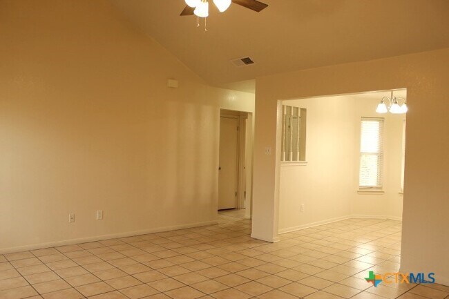 Building Photo - 2713 Fieldstone Dr