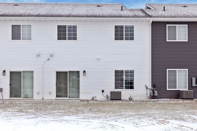 Building Photo - Fully Furnished 3 Bedroom Town Home