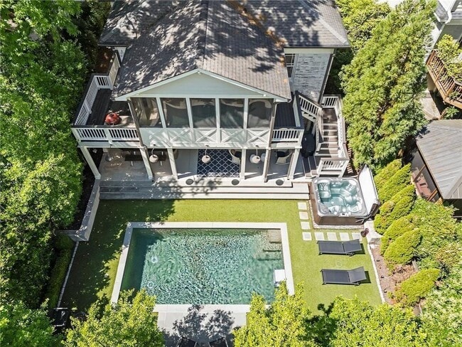 Building Photo - 663 Yorkshire Rd NE