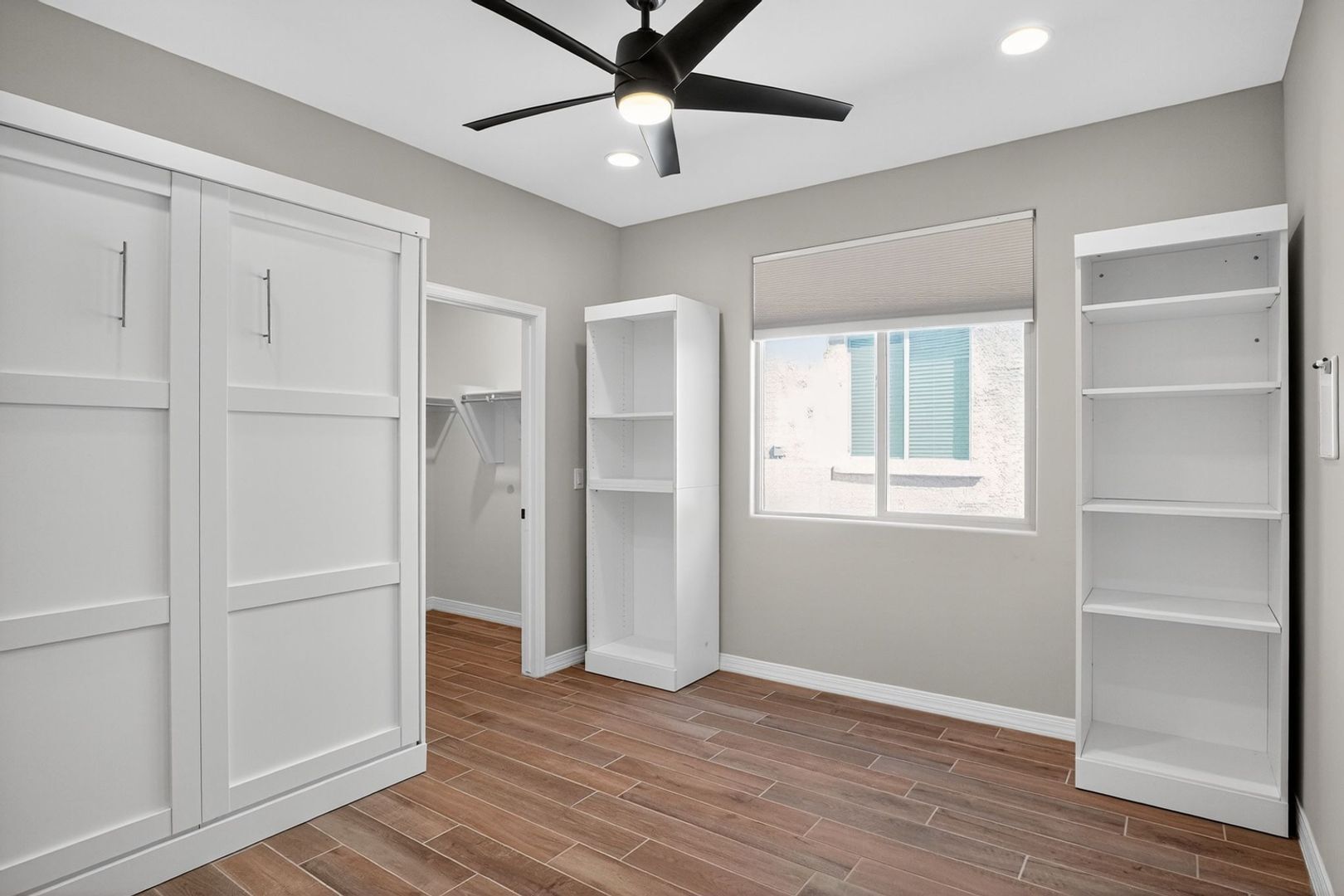 Building Photo - 13861 E Red Oaks Dr