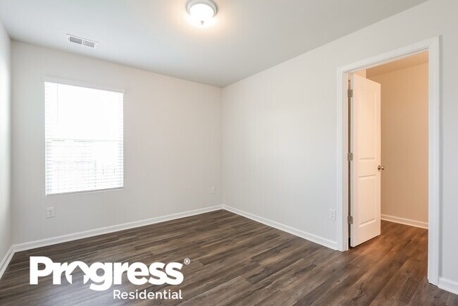 Building Photo - 851 S 851